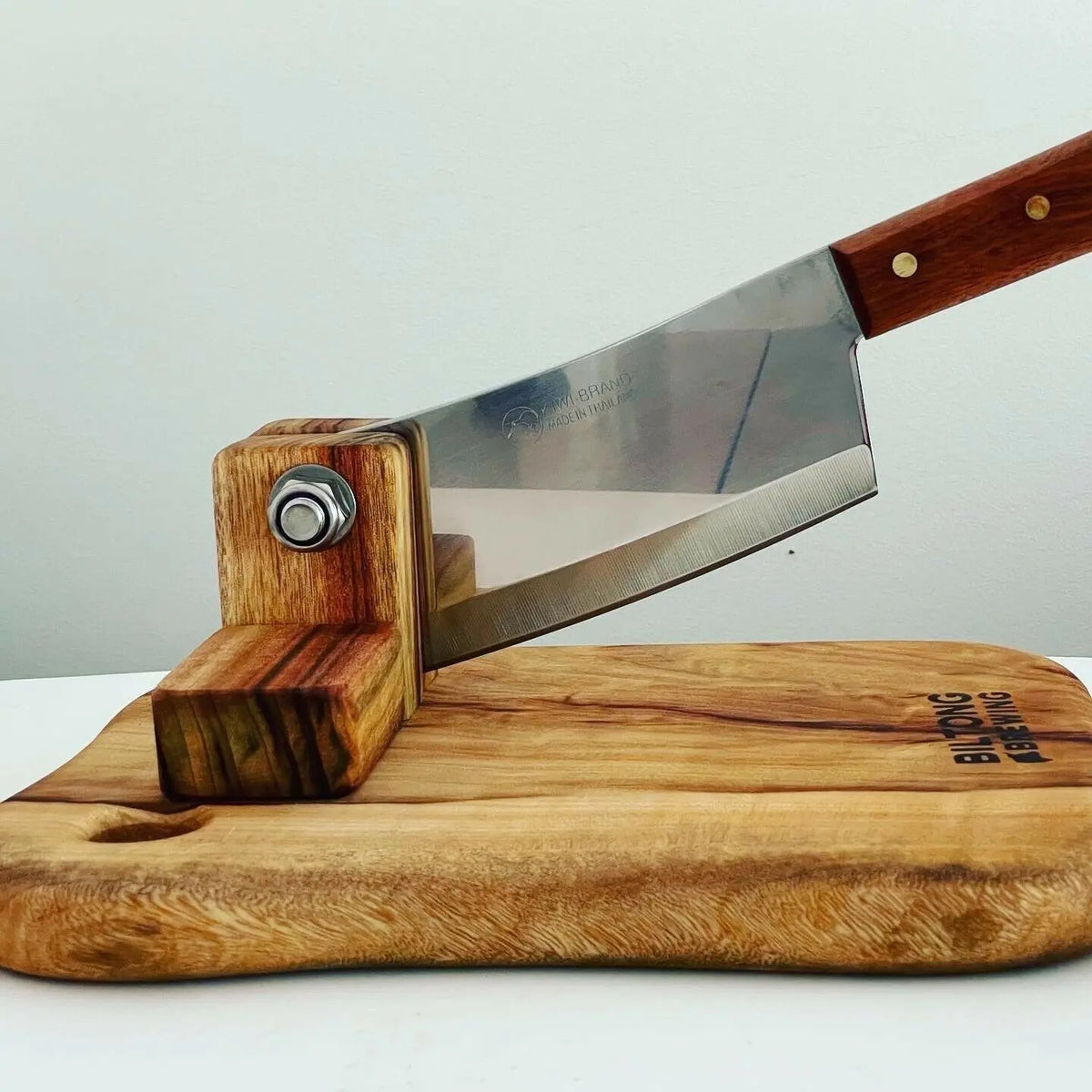 products-biltong_cutting_board_with_folding_knife.jpg