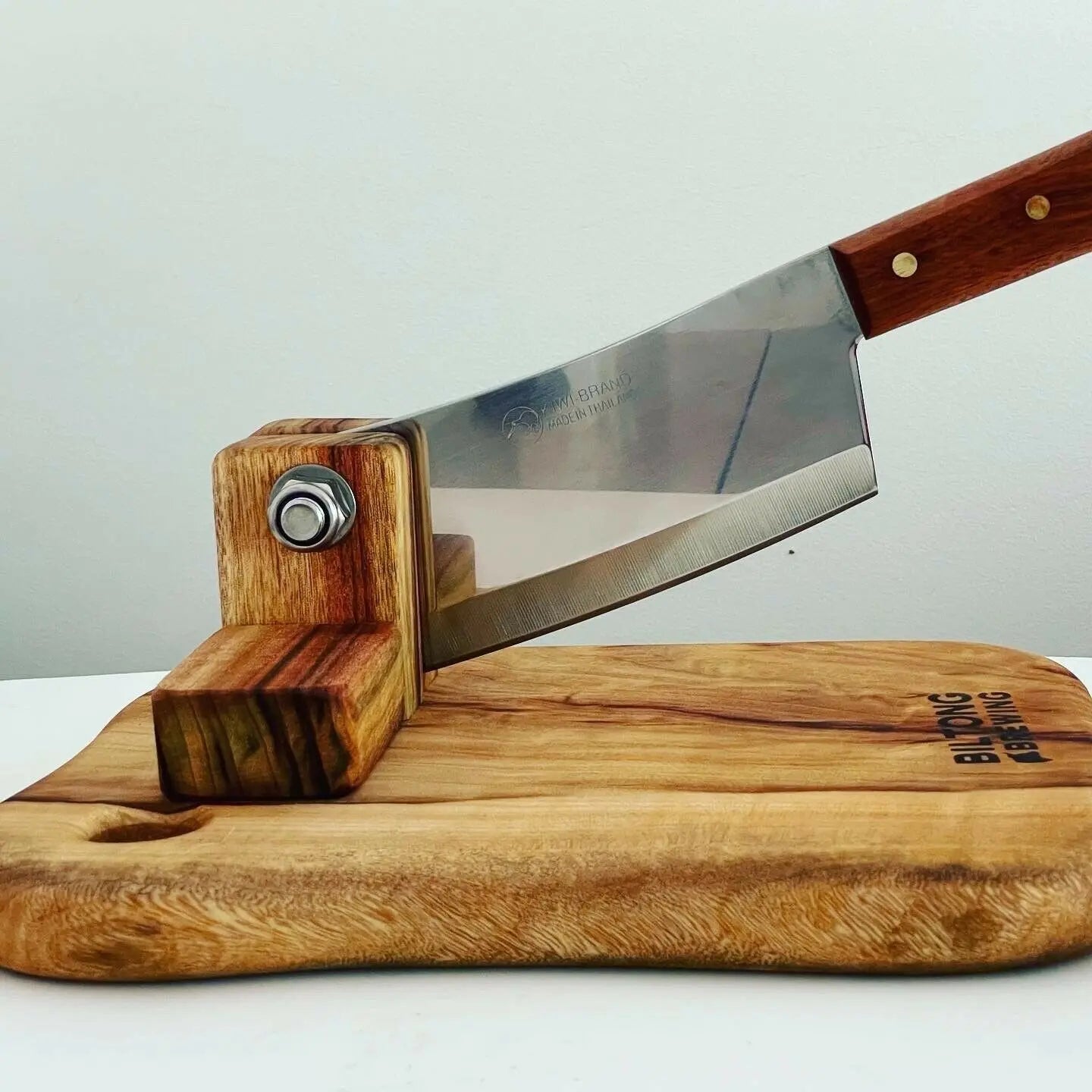 products-biltong_cutting_board_with_folding_knife.jpg