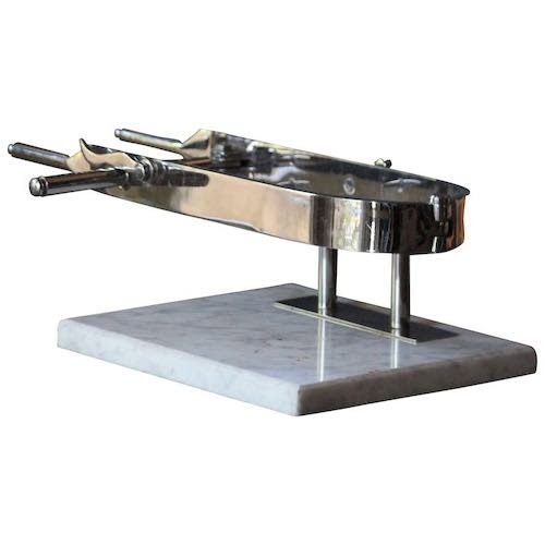 products-carving_stand_marble.jpg