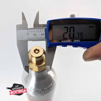 products-sodastream_compatible_refillable_gas_cylinder_top_1.jpg